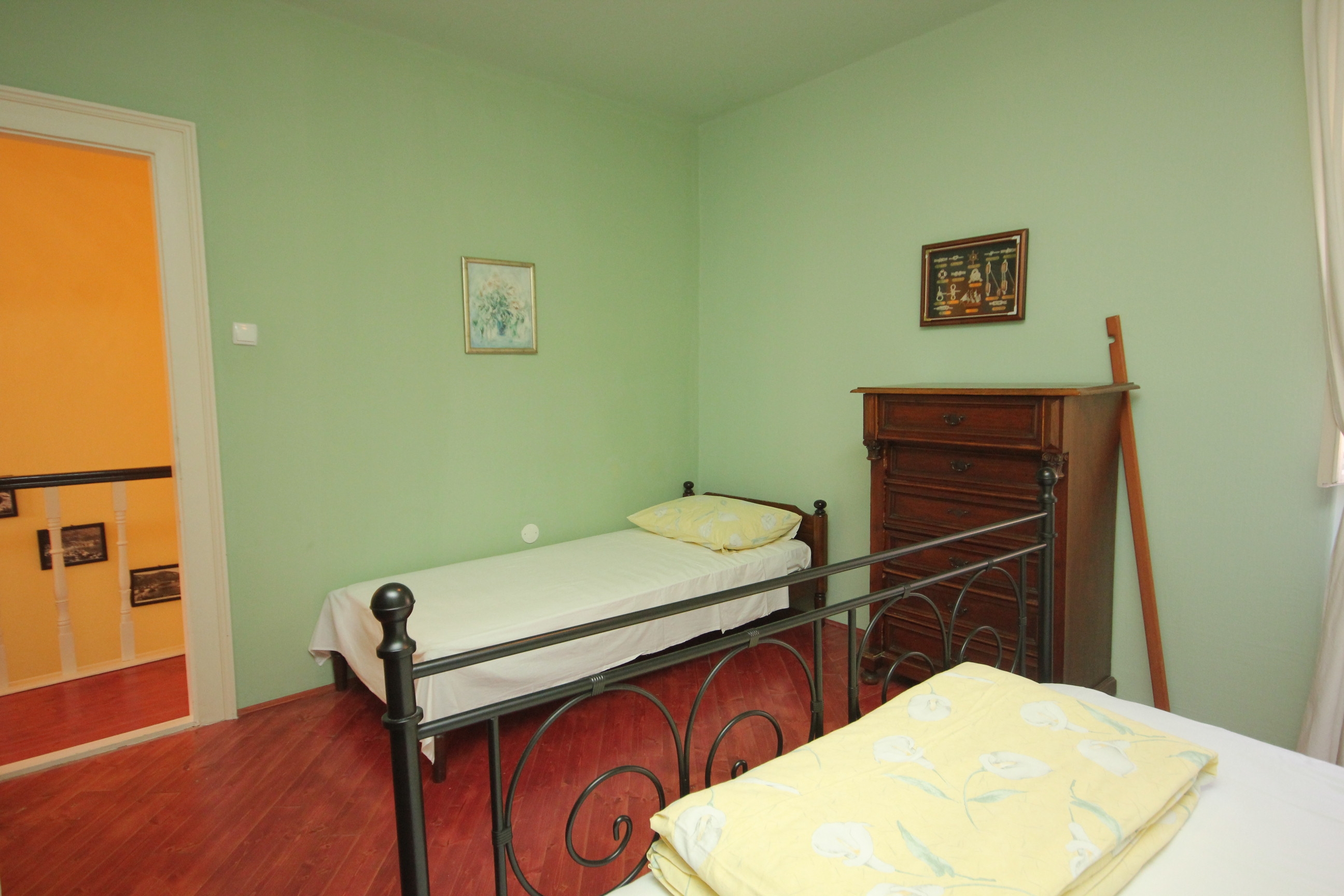 Four bedroom house near beach Komiža, Vis  K