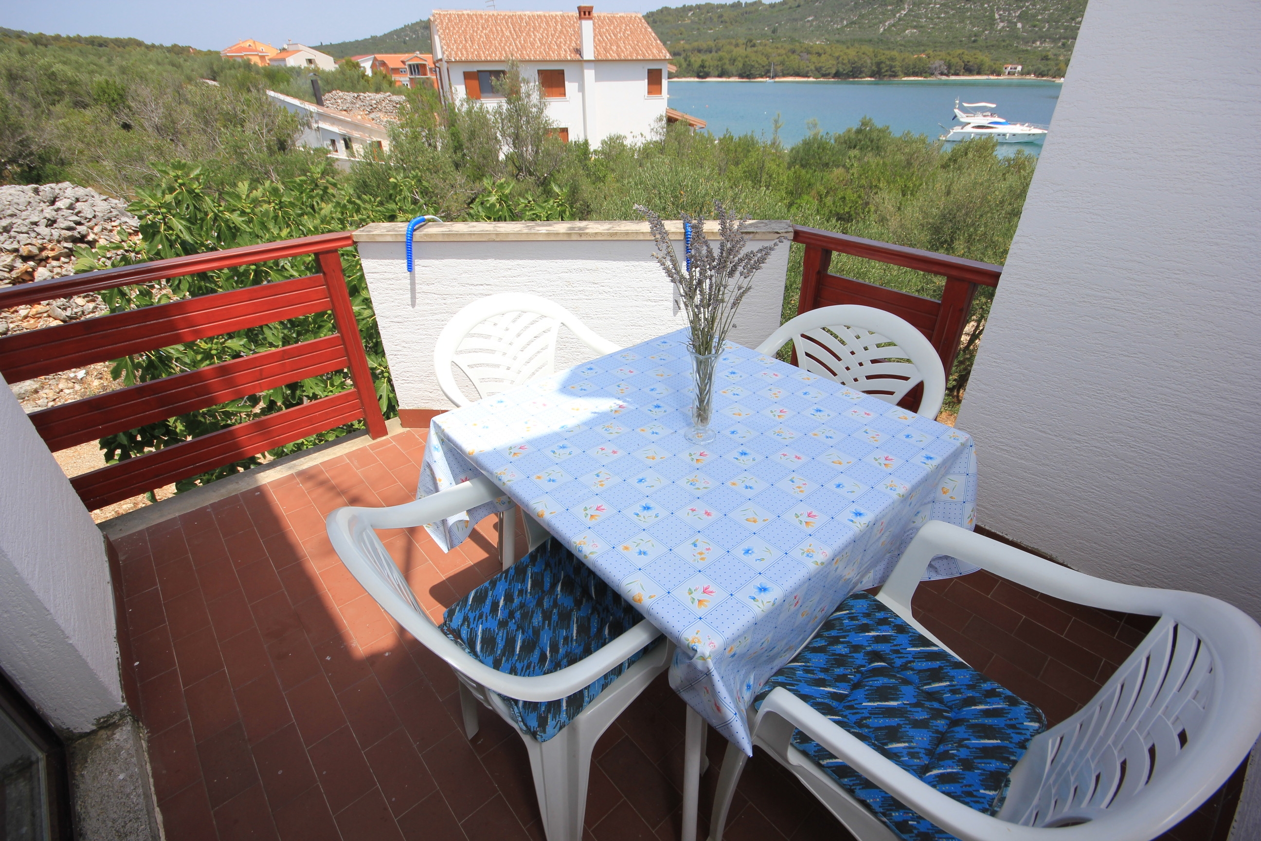 Two bedroom apartment near beach Cove Mala Lamjana, Ugljan  A-b