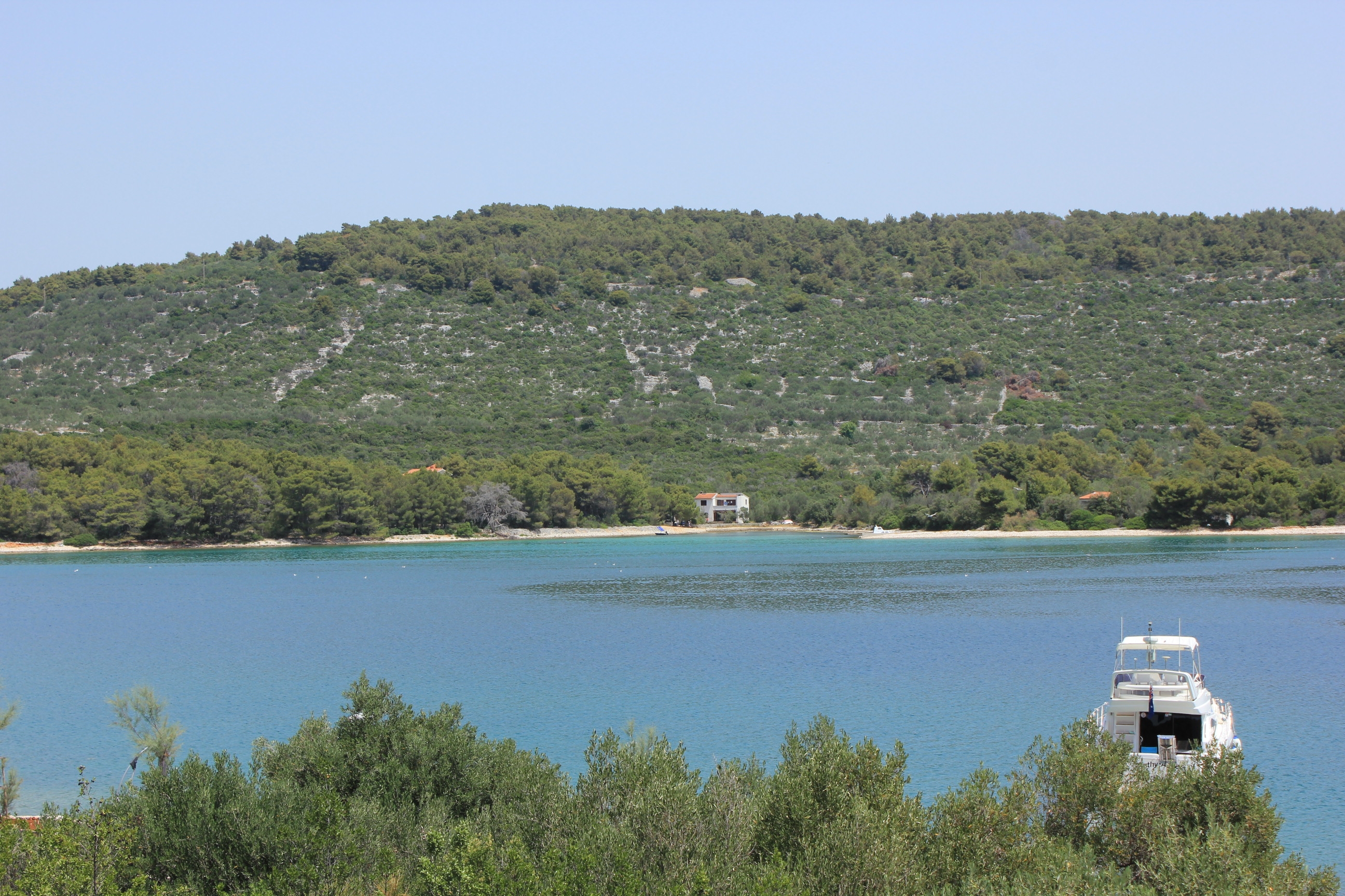 Two bedroom apartment near beach Cove Mala Lamjana, Ugljan  A-b