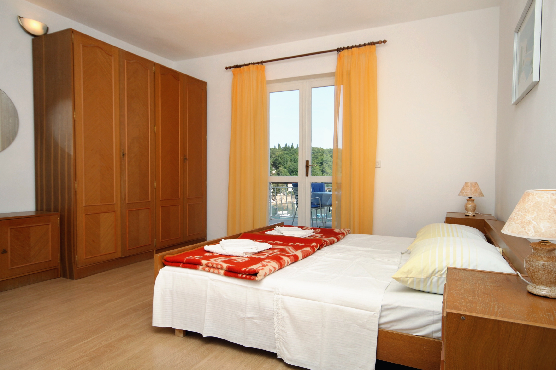 One bedroom apartment near beach Molunat, Dubrovnik  A-a