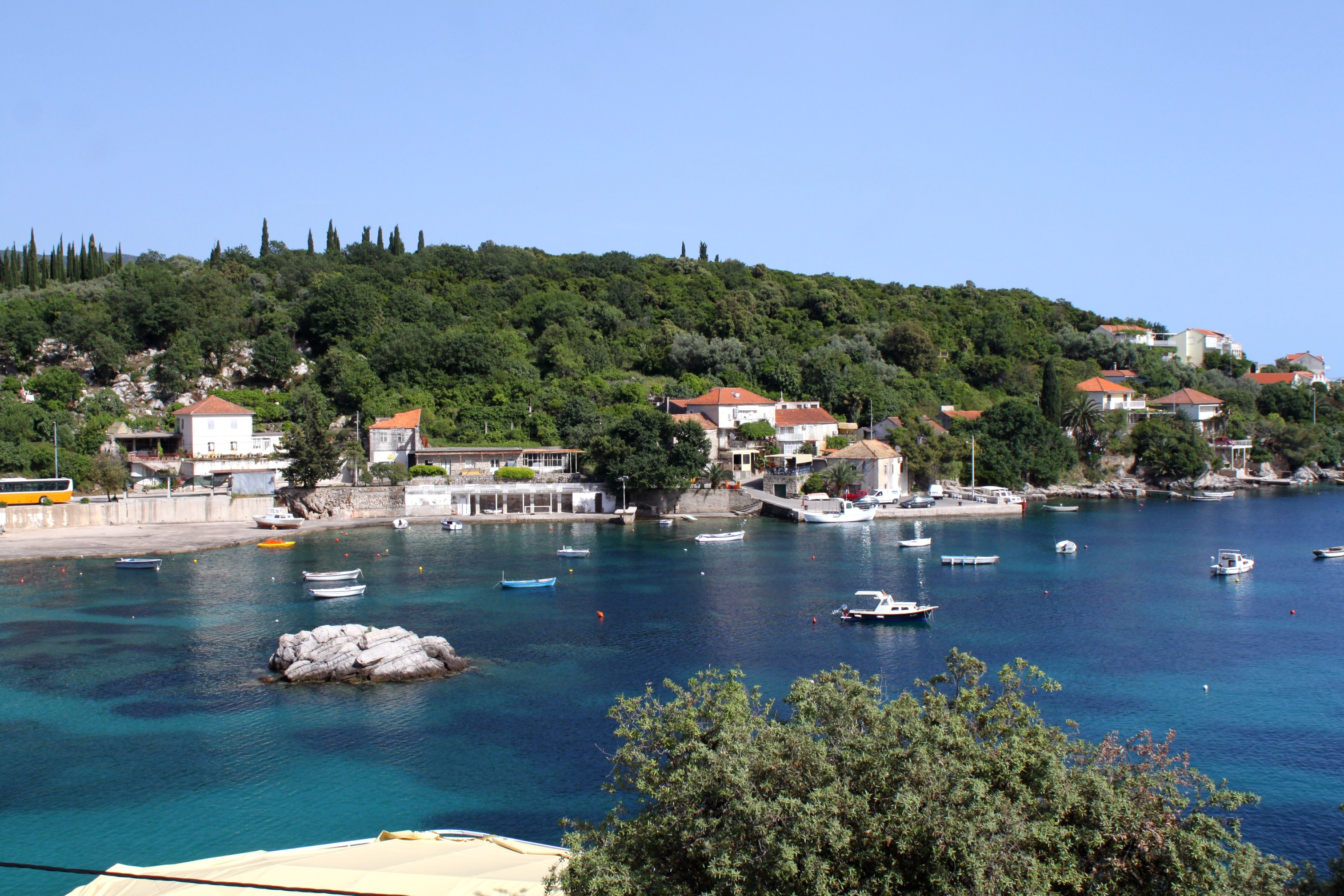 One bedroom apartment near beach Molunat, Dubrovnik  A-a