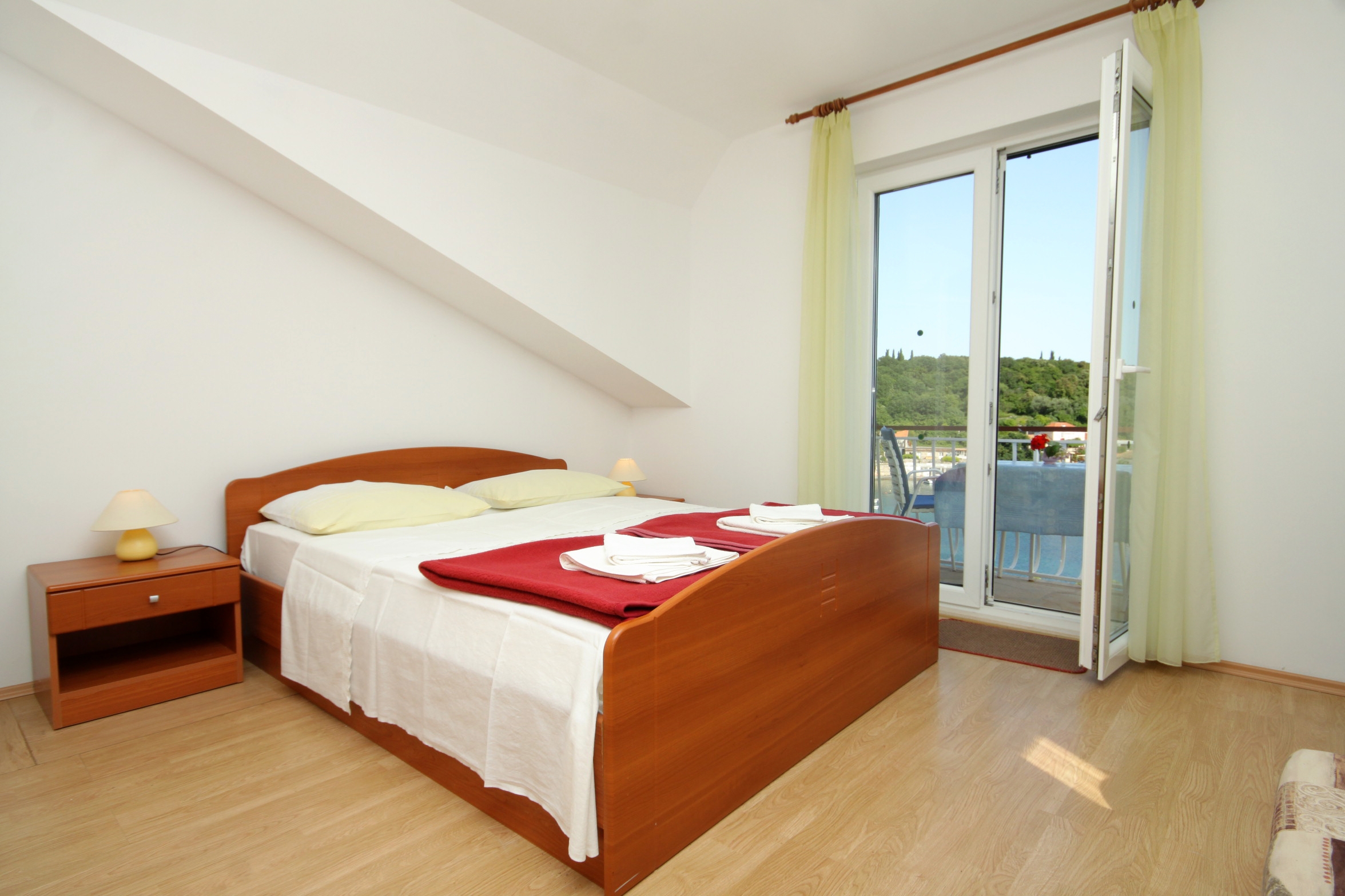 One bedroom apartment near beach Molunat, Dubrovnik  A-b