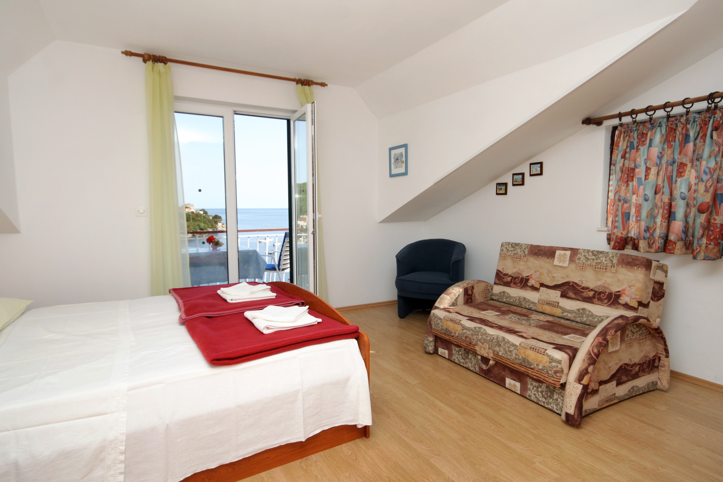 One bedroom apartment near beach Molunat, Dubrovnik  A-b