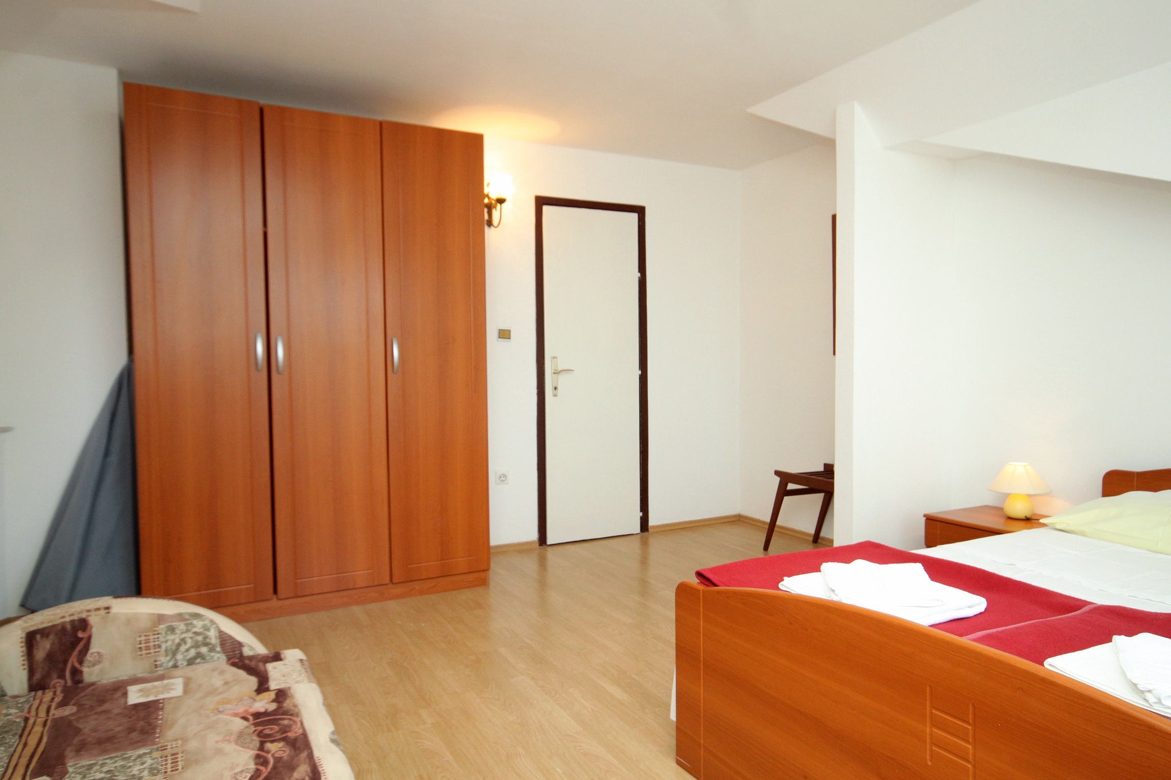 One bedroom apartment near beach Molunat, Dubrovnik  A-b