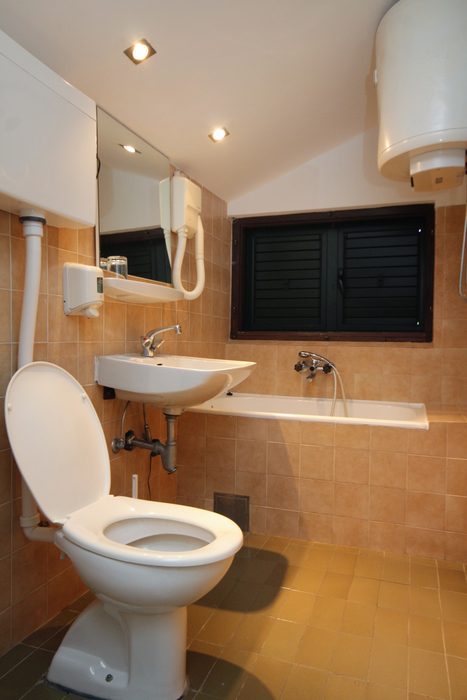 One bedroom apartment near beach Molunat, Dubrovnik  A-c