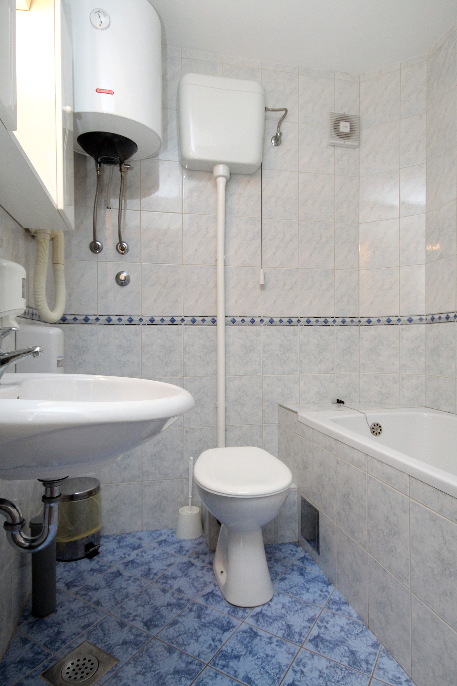 One bedroom apartment near beach Molunat, Dubrovnik  A-d