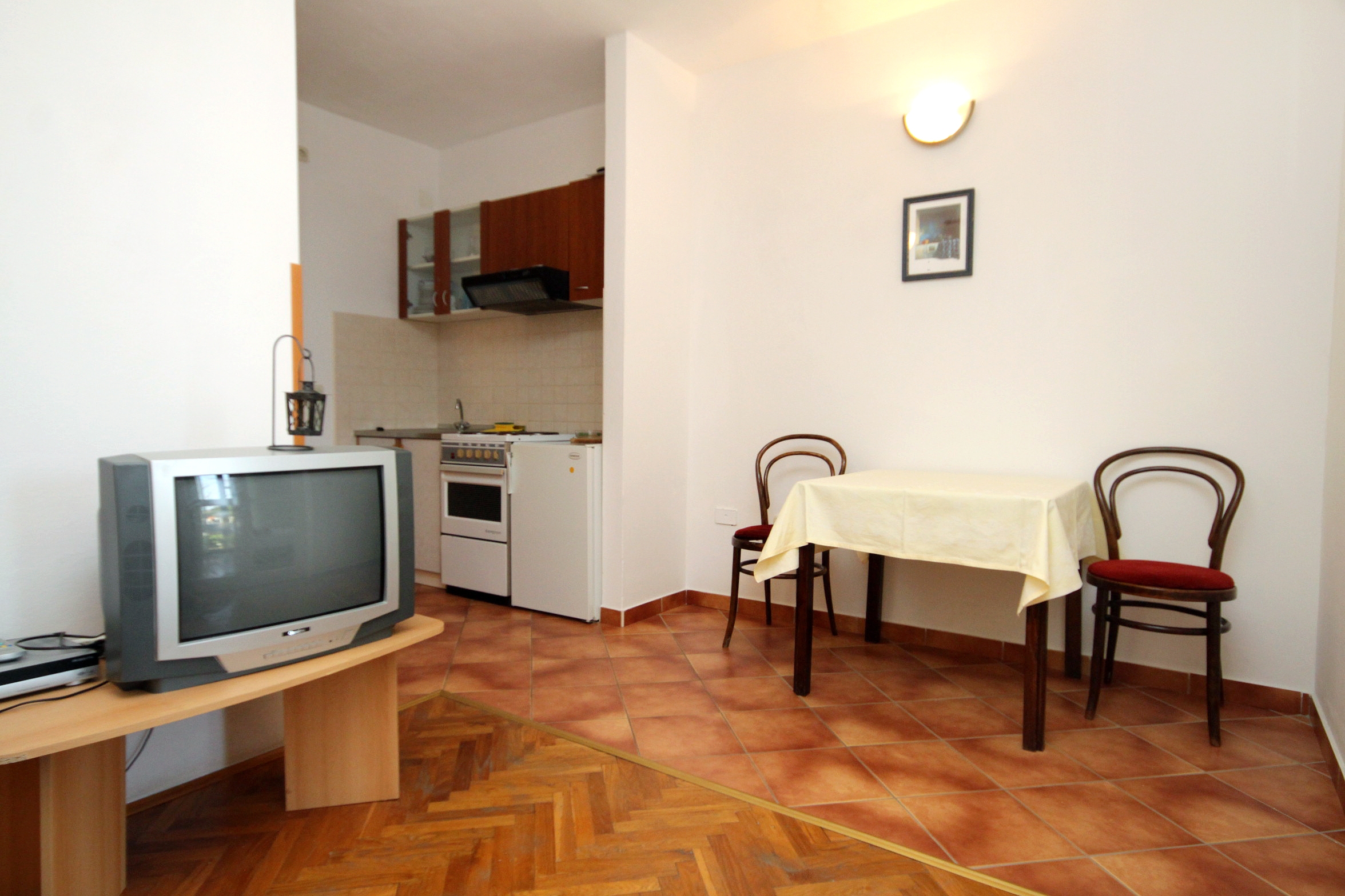One bedroom apartment near beach Molunat, Dubrovnik  A-d