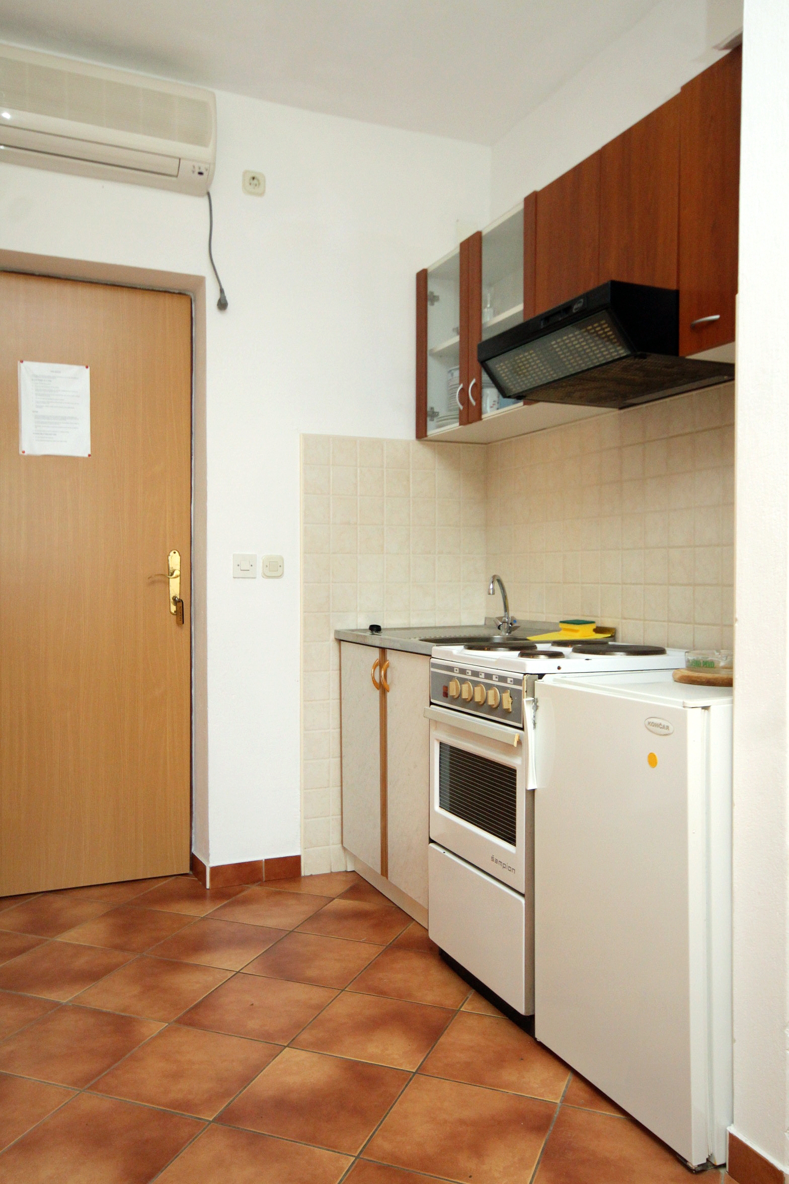 One bedroom apartment near beach Molunat, Dubrovnik  A-d