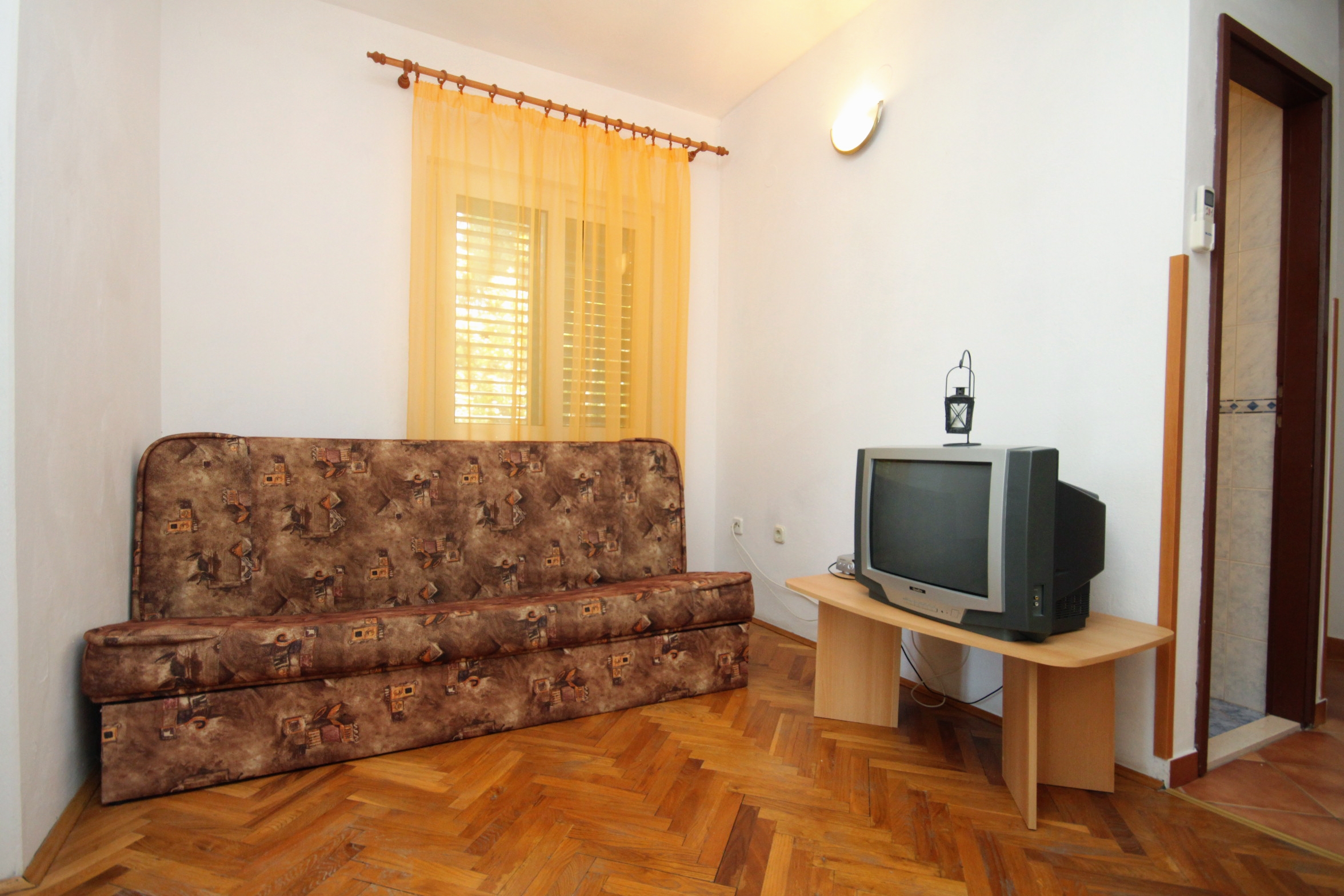One bedroom apartment near beach Molunat, Dubrovnik  A-d