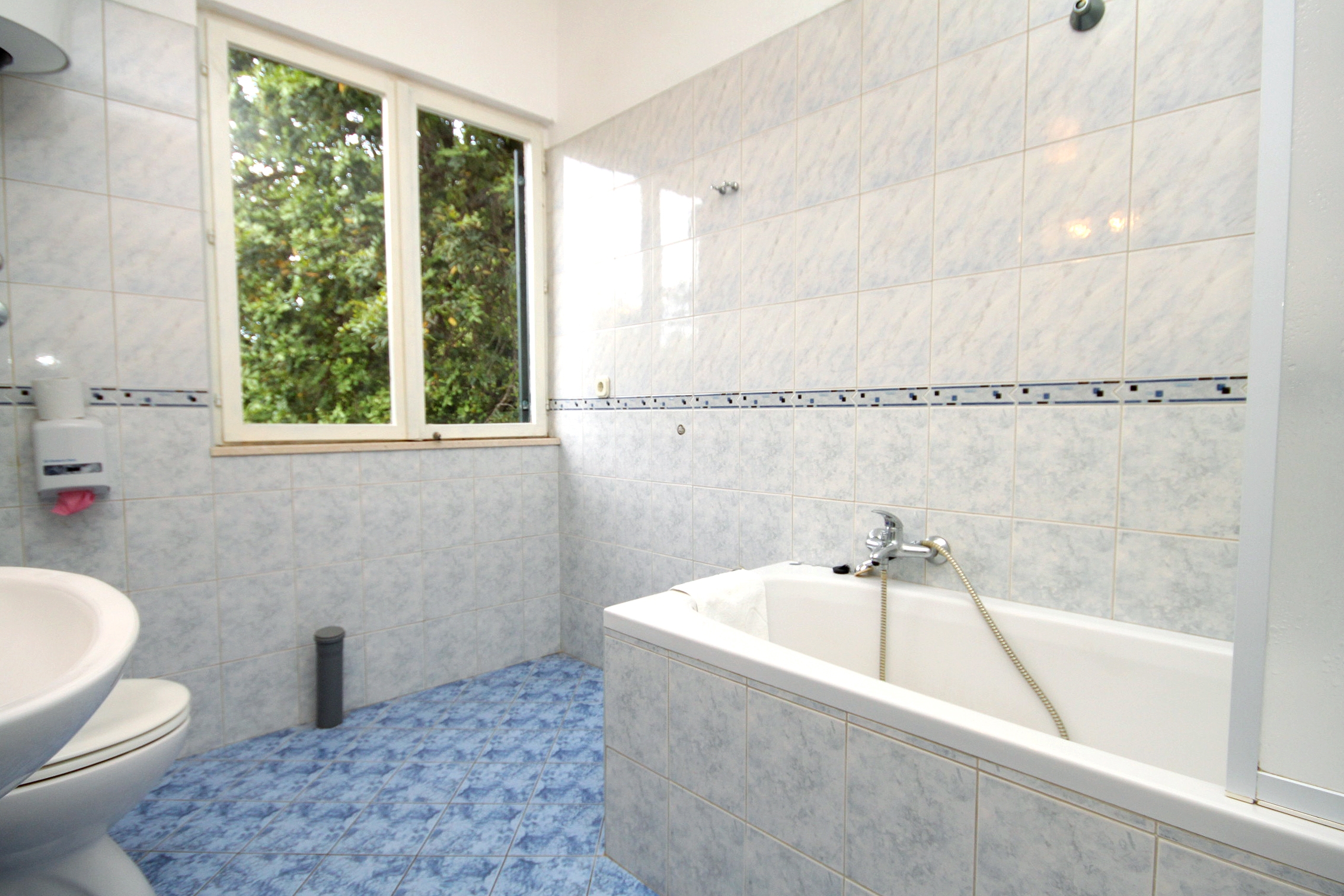 One bedroom apartment near beach Molunat, Dubrovnik  A-f