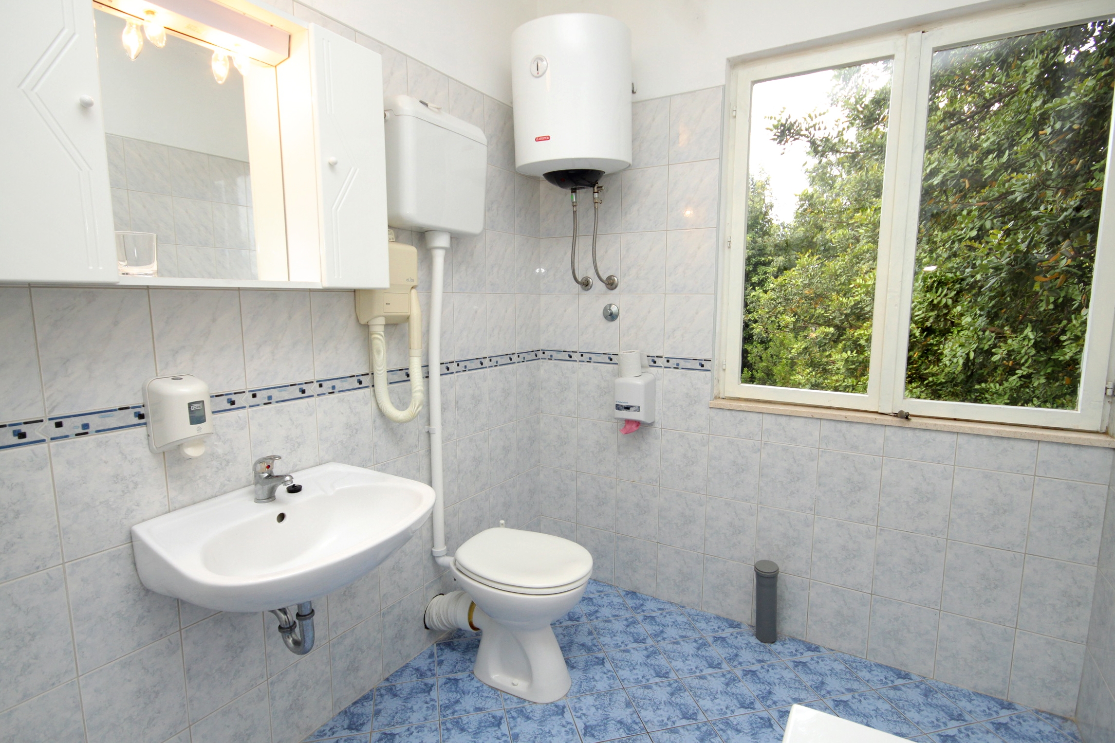 One bedroom apartment near beach Molunat, Dubrovnik  A-f