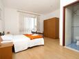 Molunat, Bedroom in the apartment, (pet friendly) and WiFi.