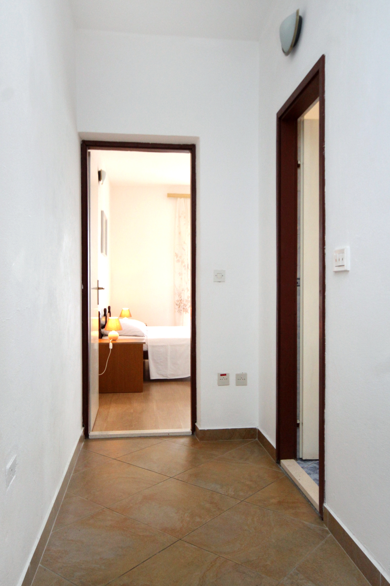 One bedroom apartment near beach Molunat, Dubrovnik  A-f
