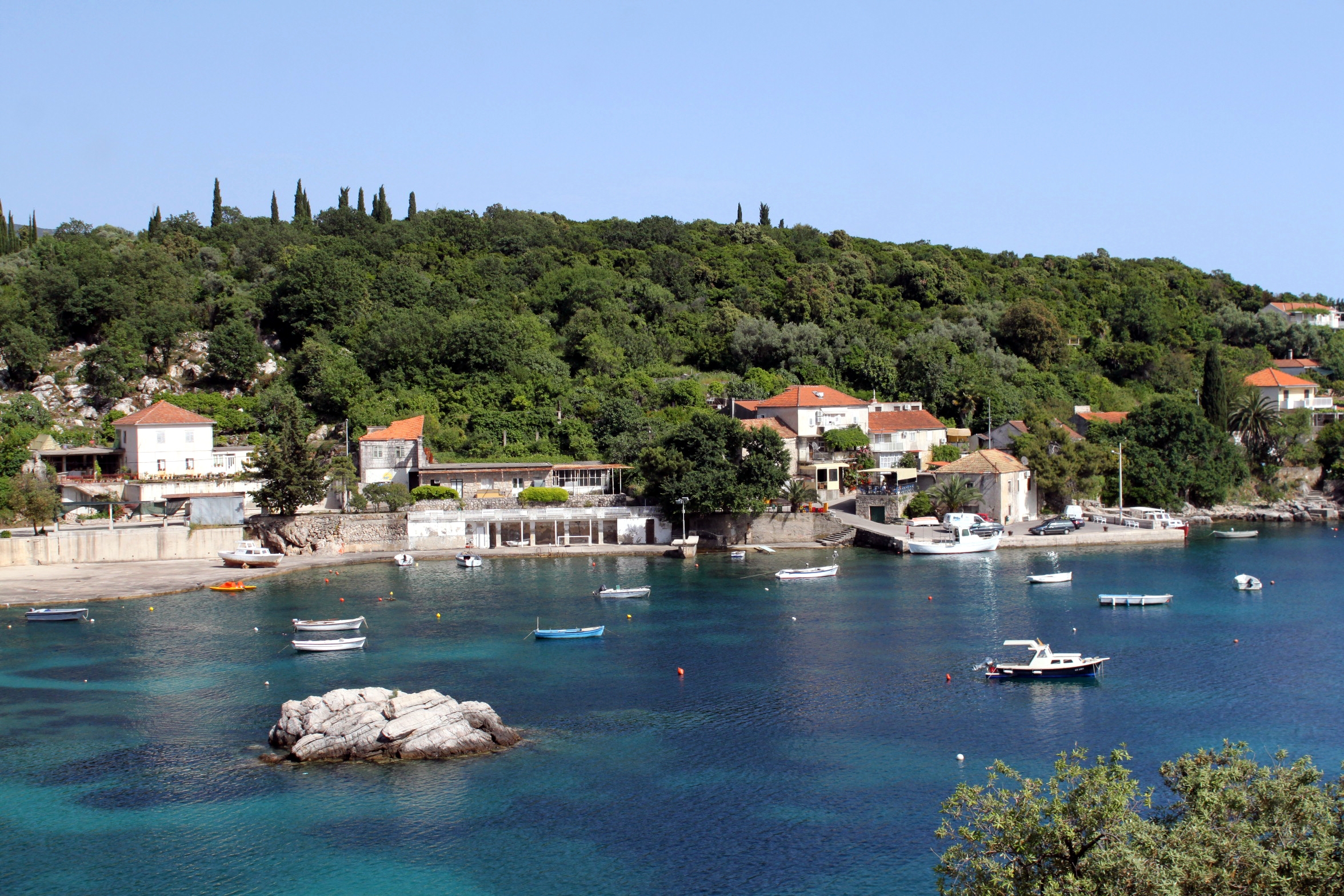 One bedroom apartment near beach Molunat, Dubrovnik  A-f