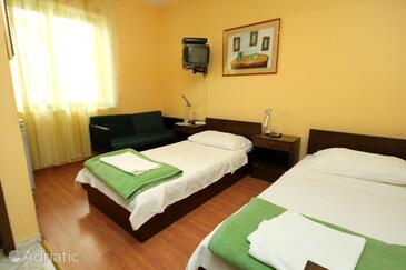 Dubrovnik, Dormitorio in the room, air condition available, (pet friendly) y WiFi.