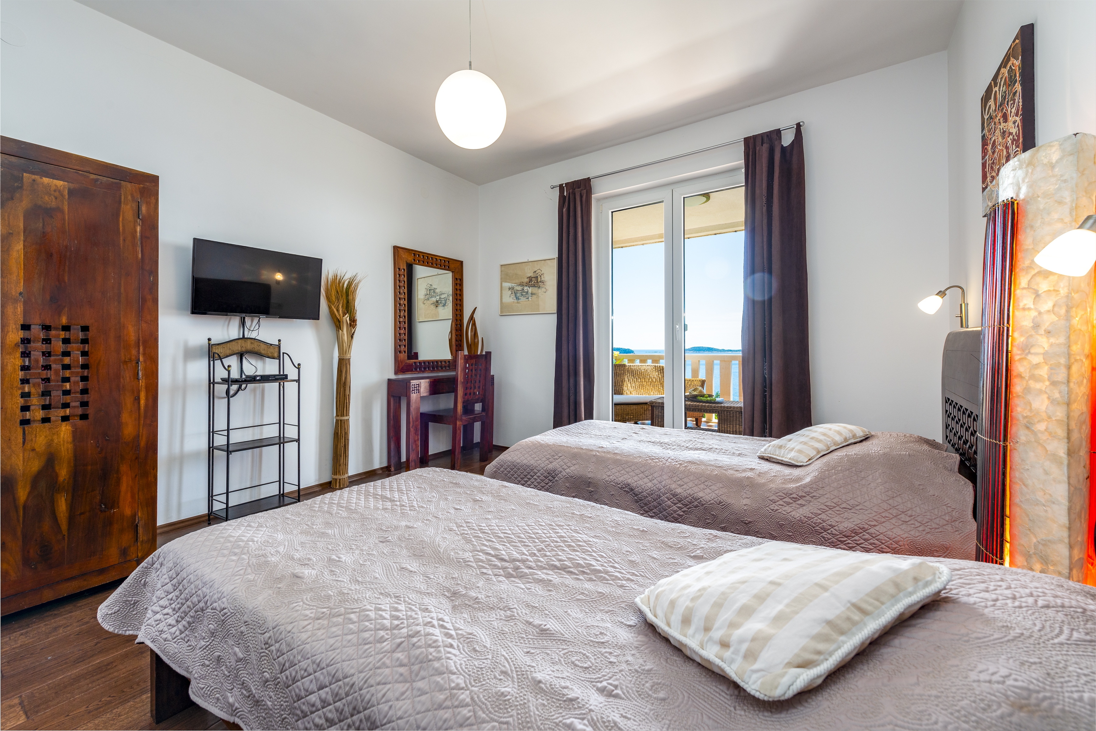 Four bedroom house with terrace and sea view Soline, Dubrovnik  K