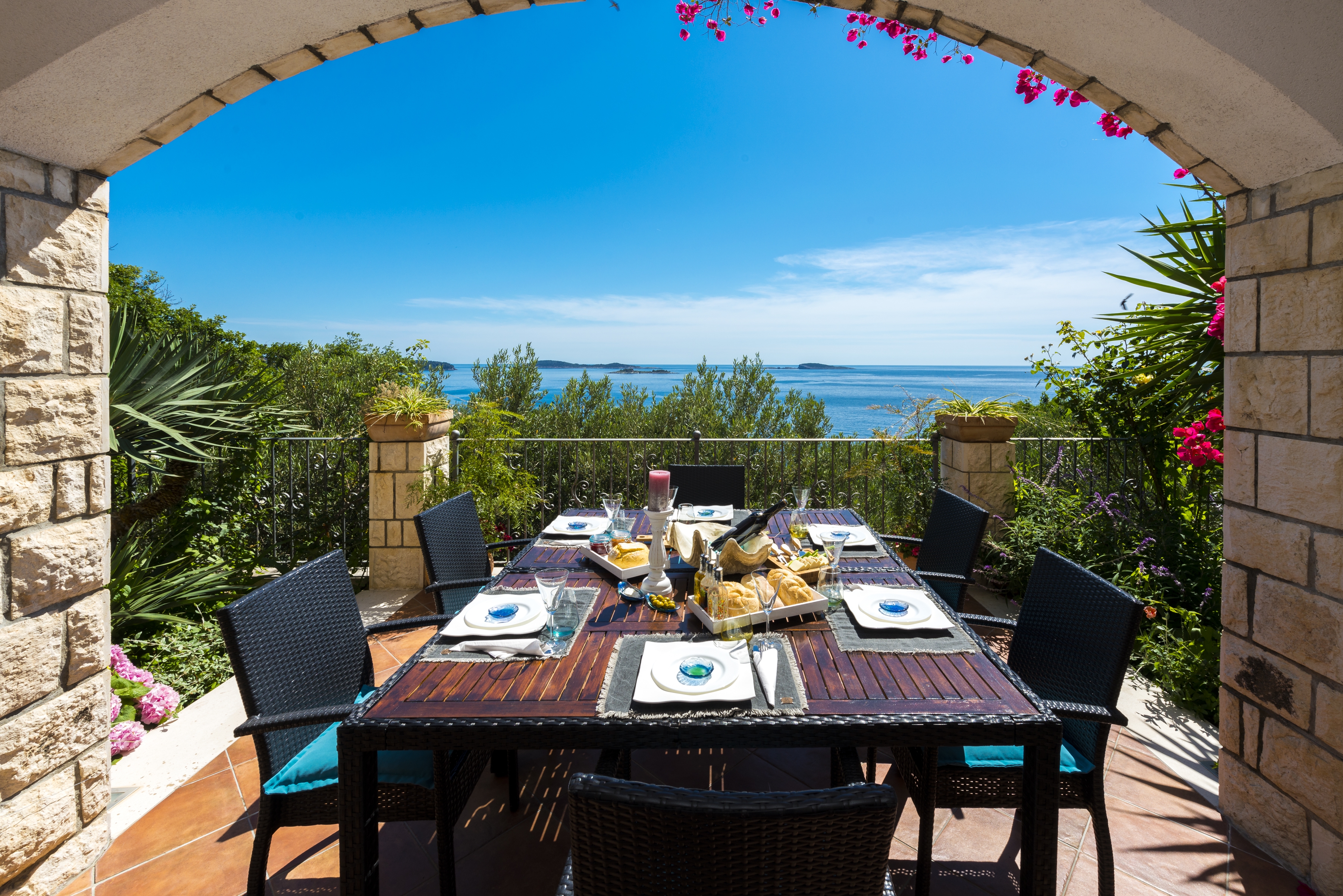 Four bedroom house with terrace and sea view Soline, Dubrovnik  K