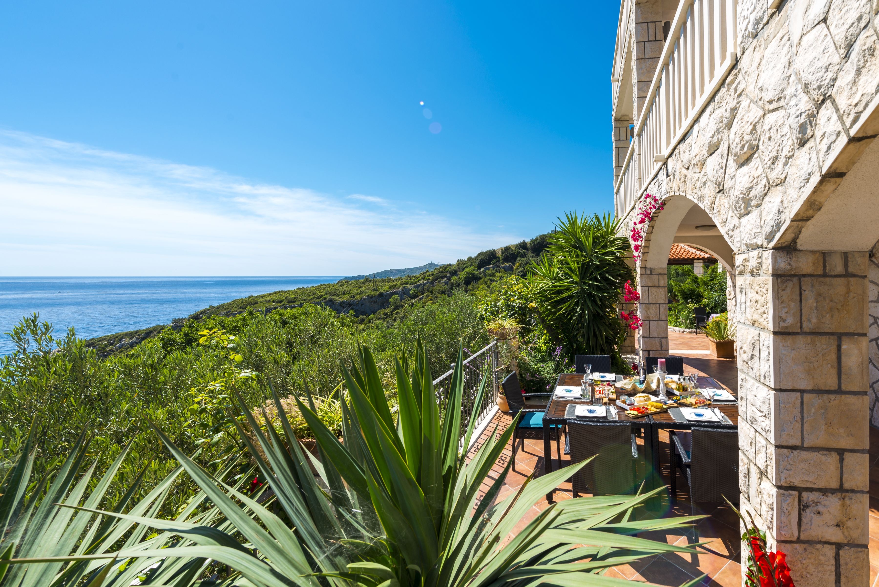 Four bedroom house with terrace and sea view Soline, Dubrovnik  K
