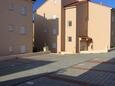 Parking lot Novalja, Pag, Parking lot 3555 - Apartments with pebble beach.