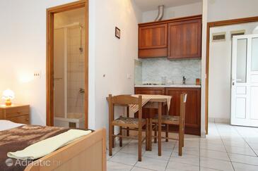 Dining room Novalja, Dining room in the studio-apartment, WIFI.