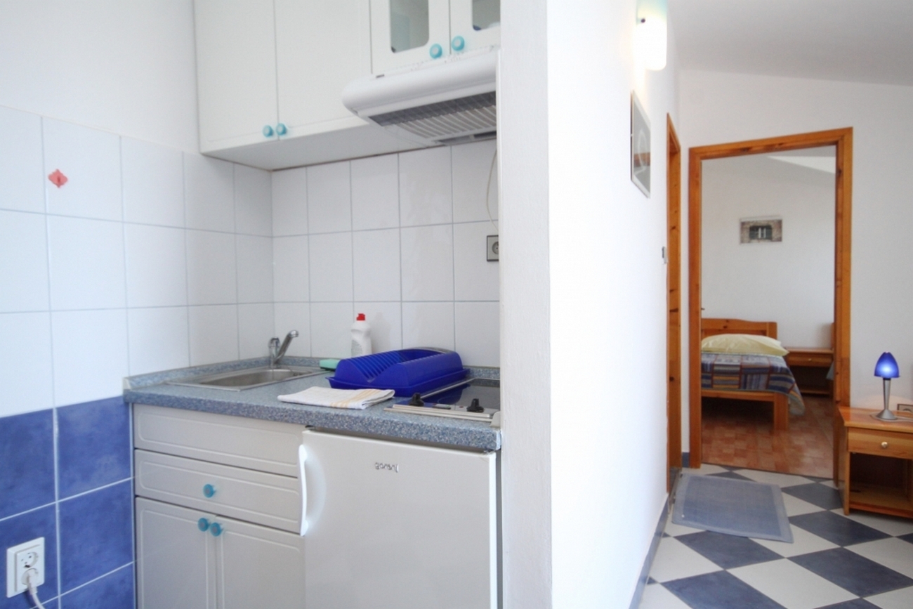 One bedroom apartment with balcony and sea view Sućuraj, Hvar (A-3589-a)