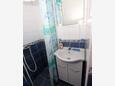 Sućuraj, Bathroom in the studio-apartment, (pet friendly) and WiFi.