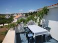 Sućuraj, Terras in the studio-apartment, with a sea view, (pet friendly) en WiFi.