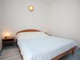 Punta križa, Bedroom in the studio-apartment, air condition available and WiFi.