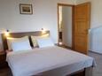 Bedroom Valun, Bedroom in the studio-apartment, WiFi.