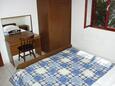 Dumboka, Bedroom 2 in the apartment, (pet friendly).