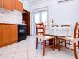 Столовая Jelsa, Столовая в размещении типа apartment, доступный кондиционер и WiFi.