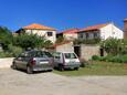 Parking lot Jelsa, Hvar, Parking lot 4002 - Apartments with pebble beach.