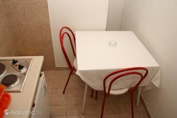 Dining room Jelsa, Dining room in the apartment.