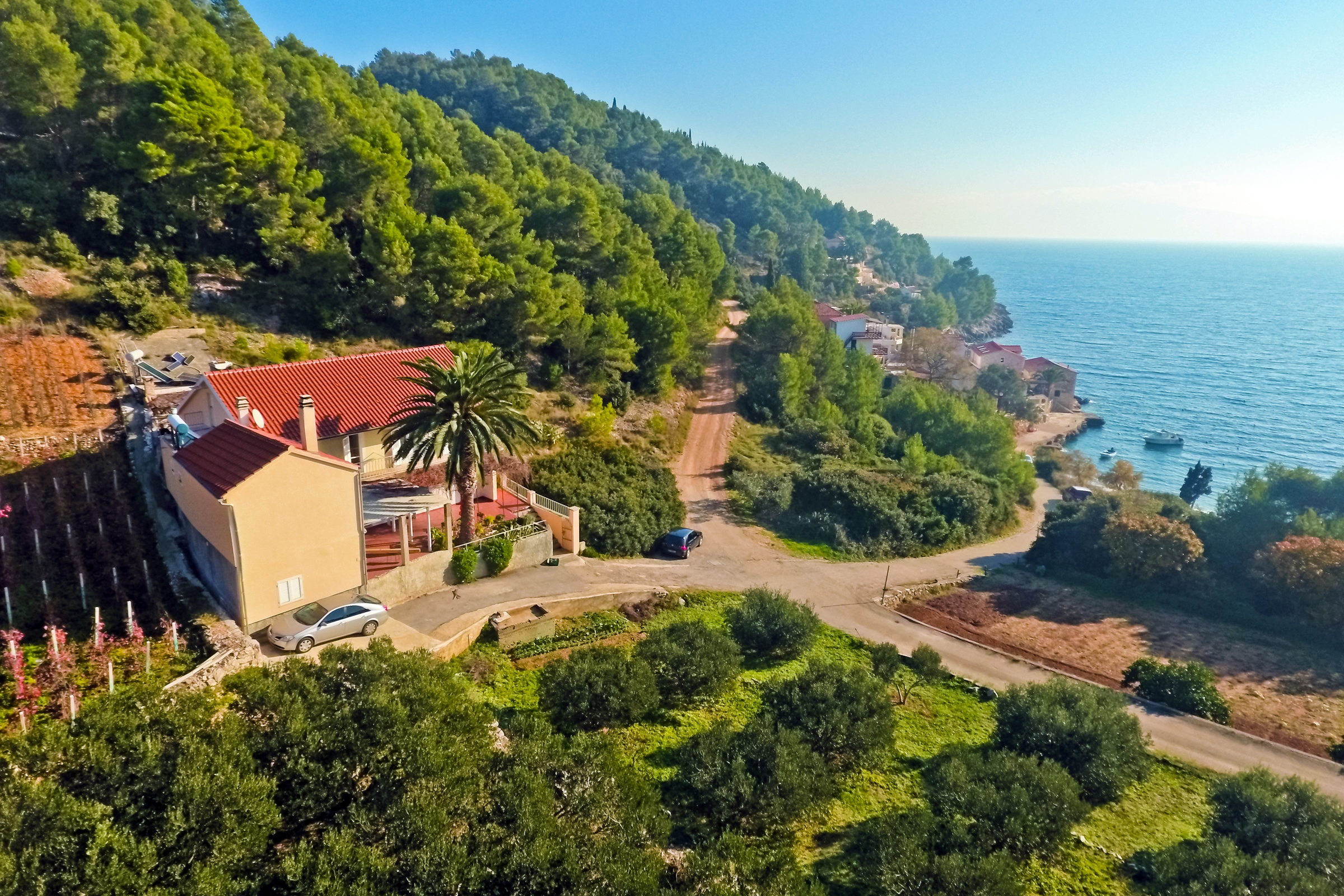 Four-bedroom apartment with balcony and sea view Cove Tvrdni Dolac, Hvar (A-4008-c)