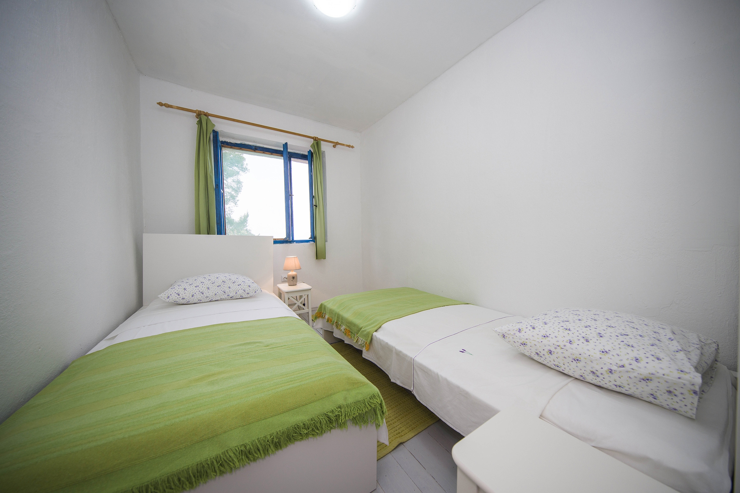 Four bedroom house near beach Cove Skozanje, Hvar  K