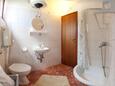 Stari Grad, Bathroom in the studio-apartment, (pet friendly) and WiFi.