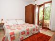 Stari Grad, Bedroom in the studio-apartment, air condition available, (pet friendly) and WiFi.