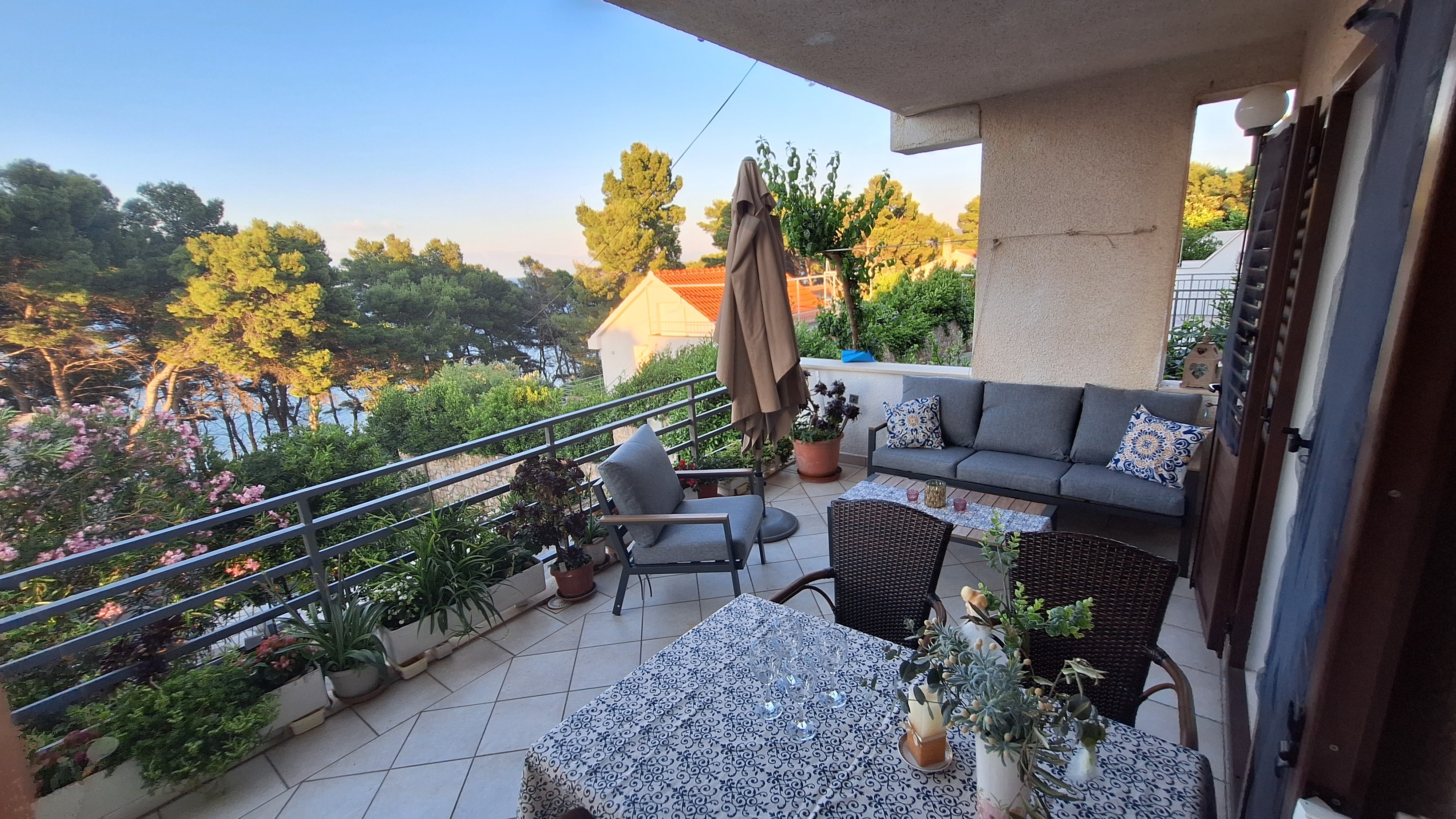 One bedroom apartment with terrace and sea view Jelsa, Hvar  A-a