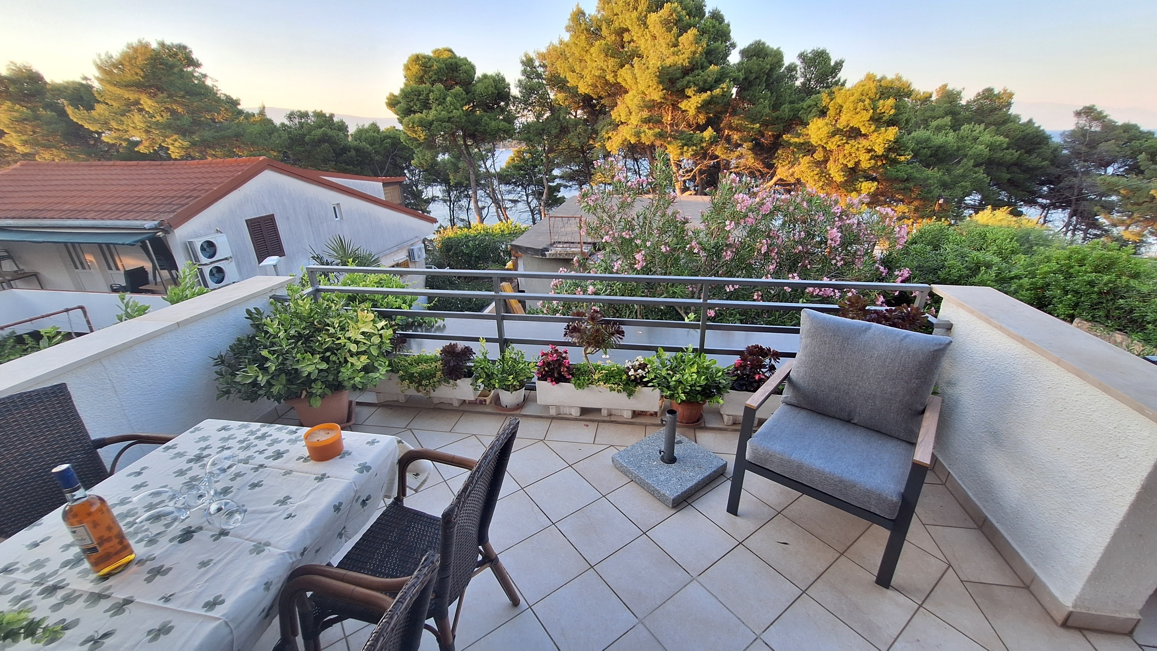 One bedroom apartment with terrace and sea view Jelsa, Hvar  A-b