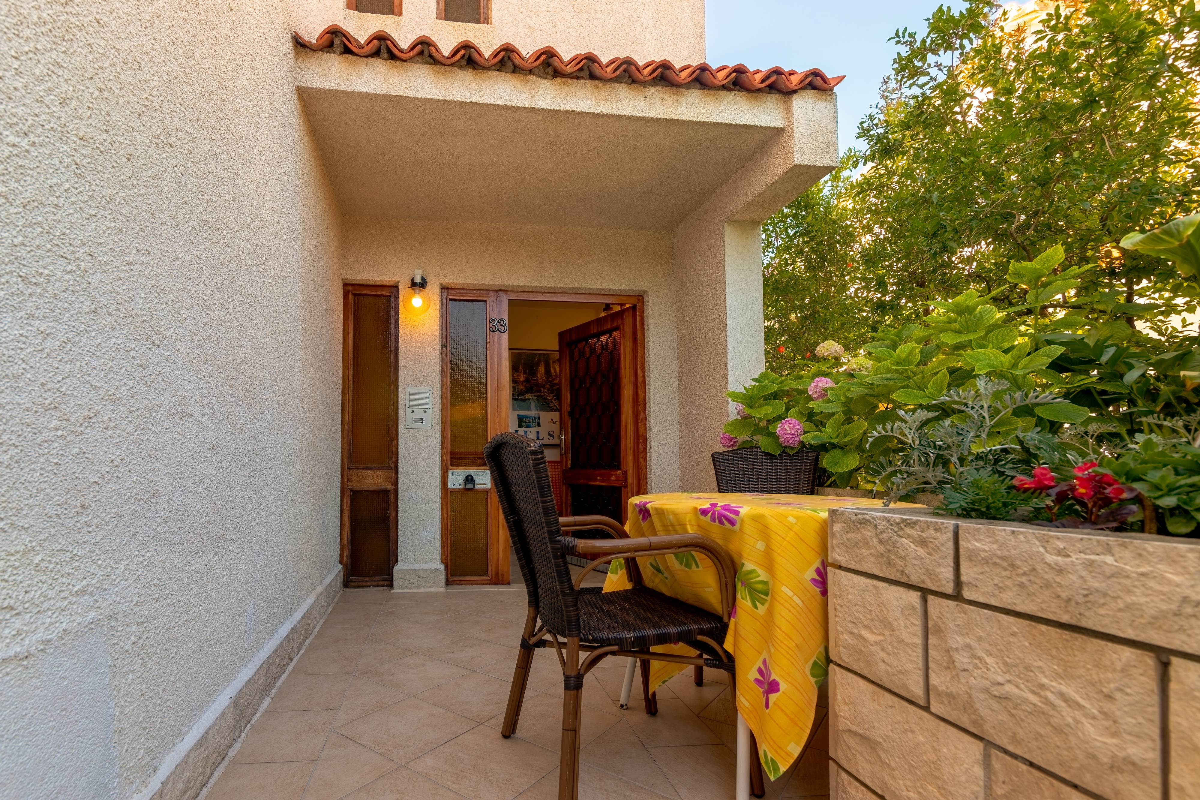 One bedroom apartment with terrace and sea view Jelsa, Hvar (A-4017-b) One bedroom apartment with terrace and sea view Jelsa, Hvar (A-4017-b)