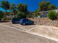 Jelsa, Hvar, Parking 4017 - Apartamenty przy morzu.