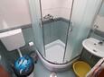 Ванная комната 1 Skozanje, Ванная комната 1 в размещении типа apartment, WiFi.