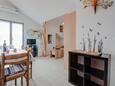 Dining room Vrboska, Dining room in the apartment, air condition available, (pet friendly) and WiFi.