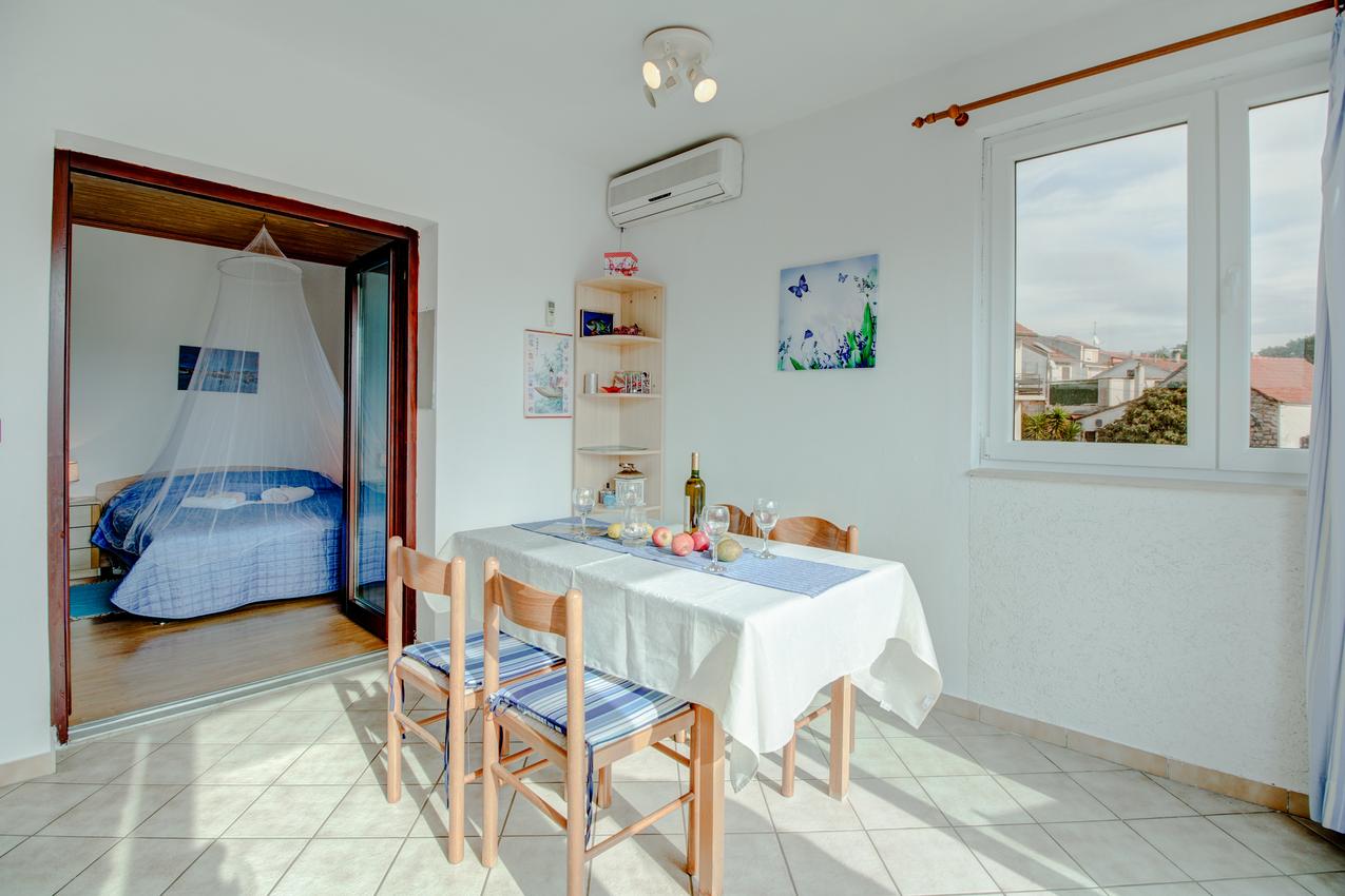 Apartmán v meste Vrboska - 4025