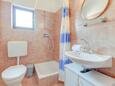 Vrboska, Bathroom in the studio-apartment, WiFi.