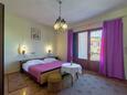 Bedroom Jelsa, Bedroom in the studio-apartment, air condition available and WiFi.