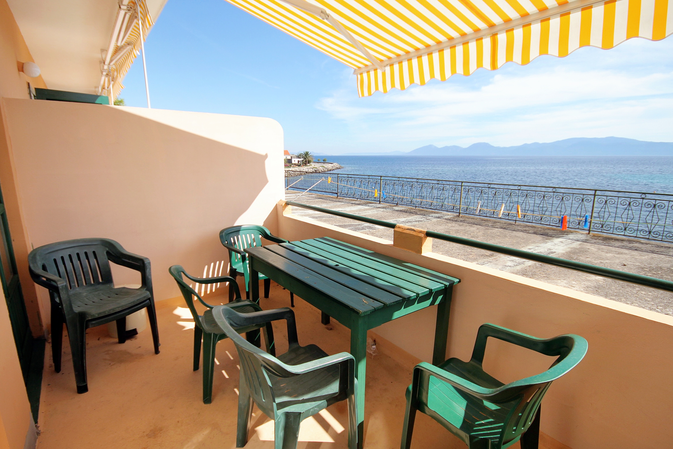 Two bedroom apartment near beach Sućuraj, Hvar (A-4029-e)