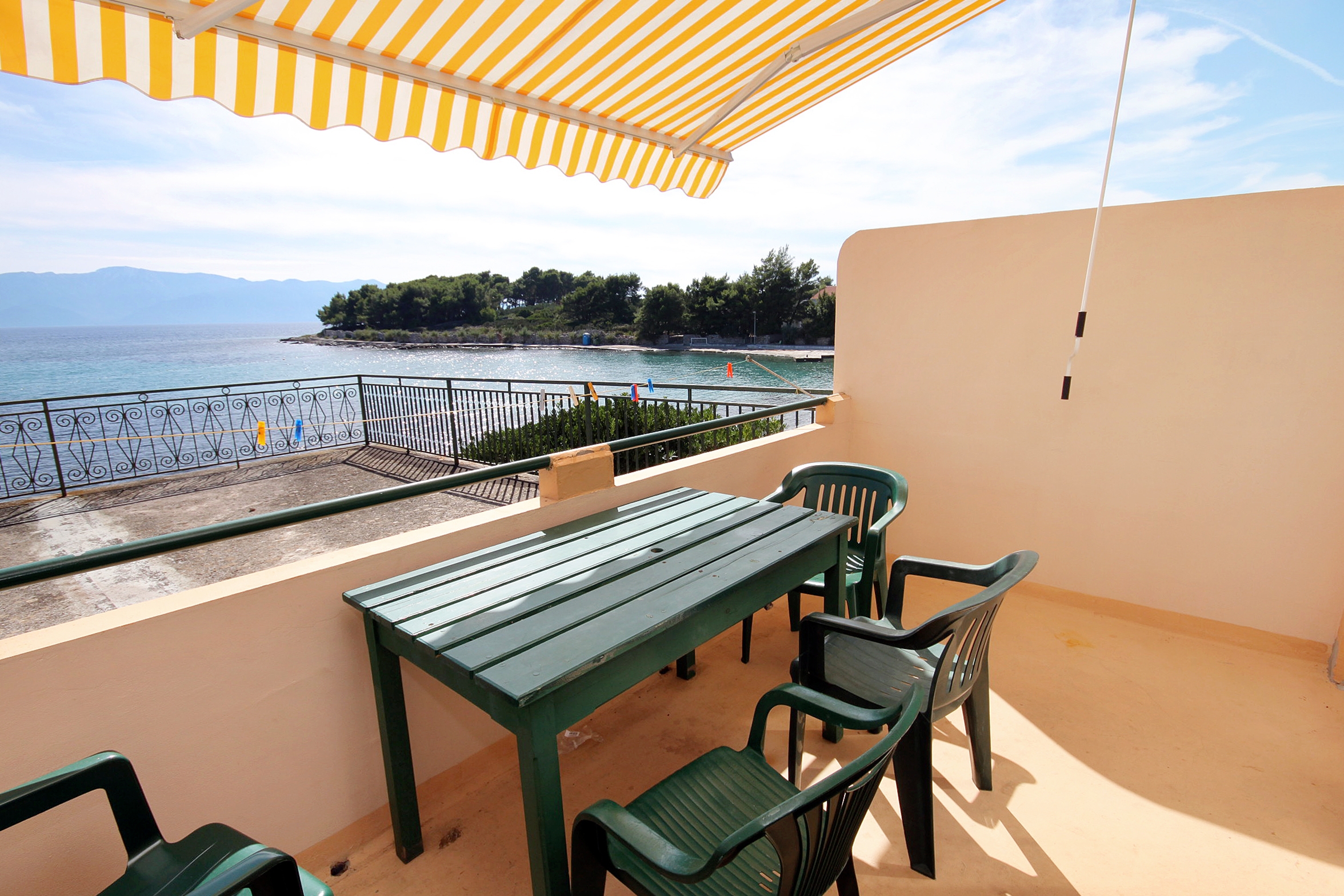 Two bedroom apartment near beach Sućuraj, Hvar  A-e