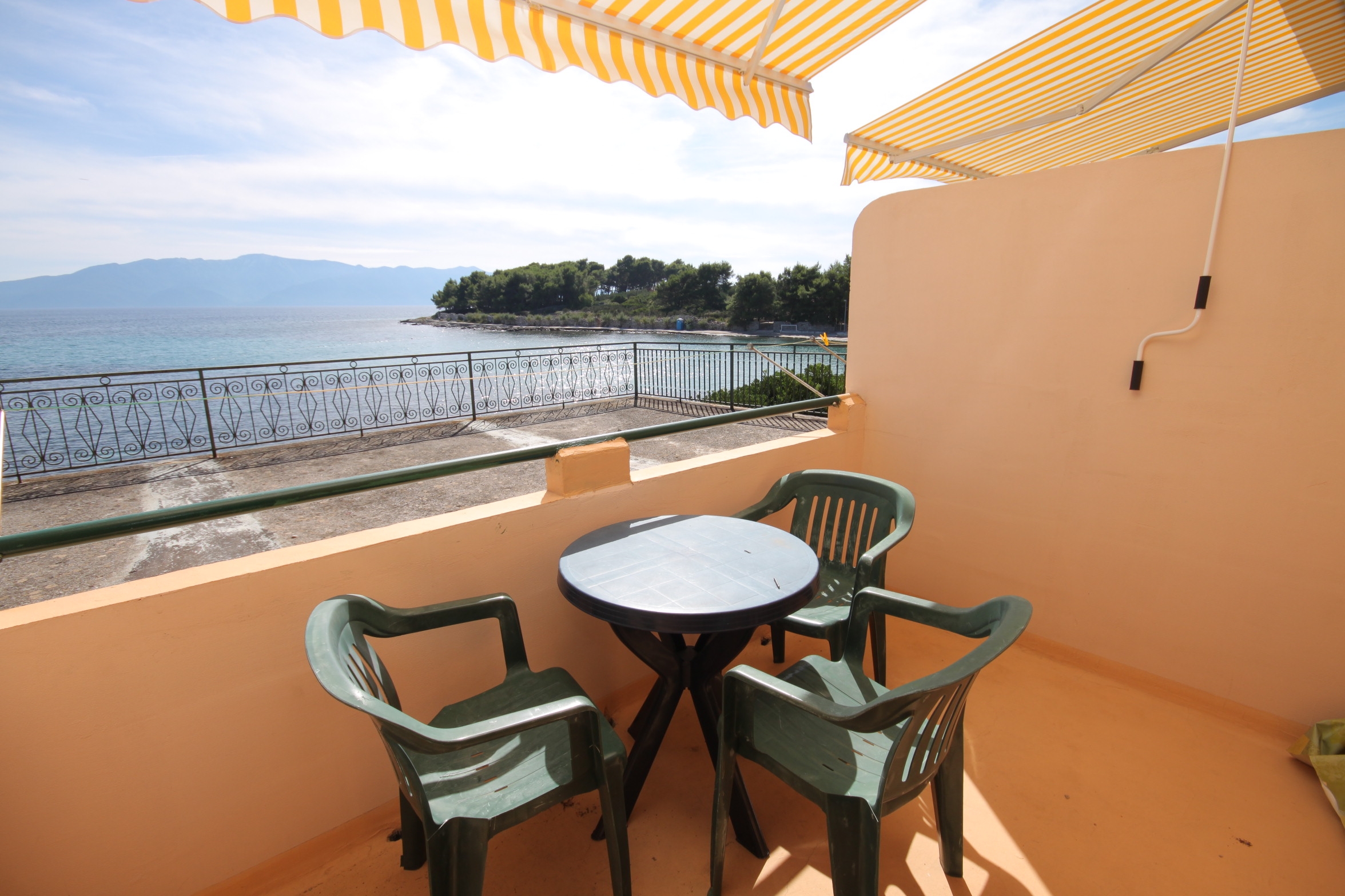 Two bedroom apartment near beach Sućuraj, Hvar  A-f