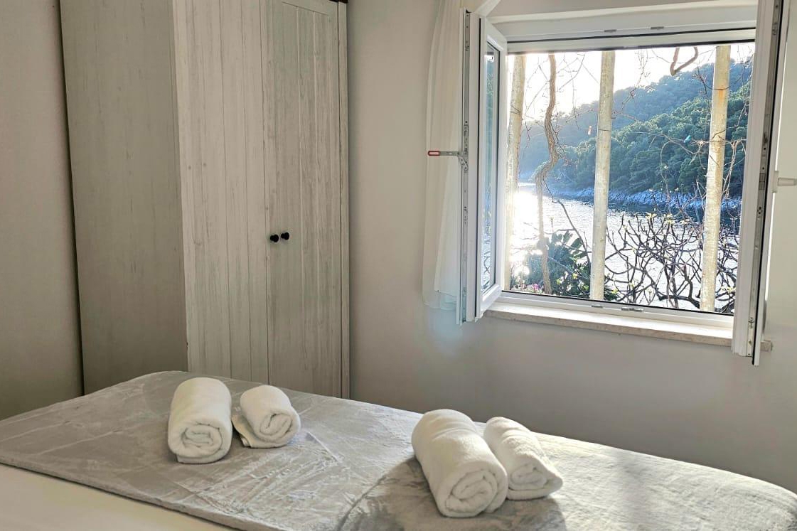 Two bedroom house near beach Cove Skozanje, Hvar (K-4039) Two bedroom house near beach Cove Skozanje, Hvar (K-4039)